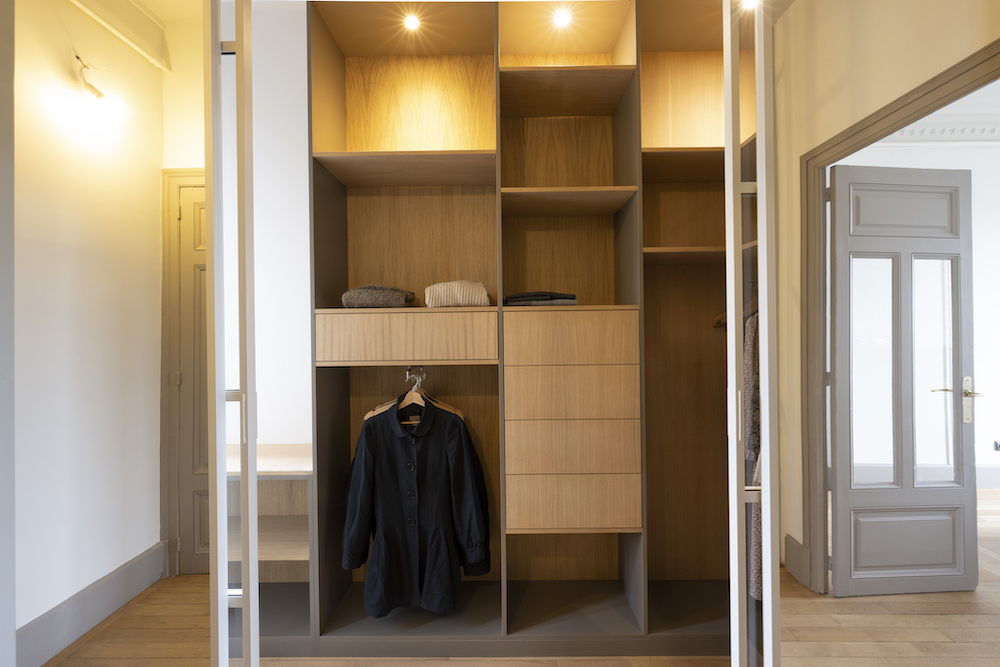 armoire en bois hausmannien bibliothèque design sur-mesure