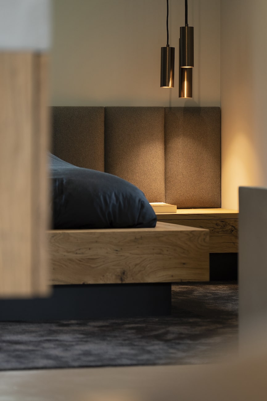 Dressing meuble entrée noyer massif avec miroir suite parentale sur-mesure annecy