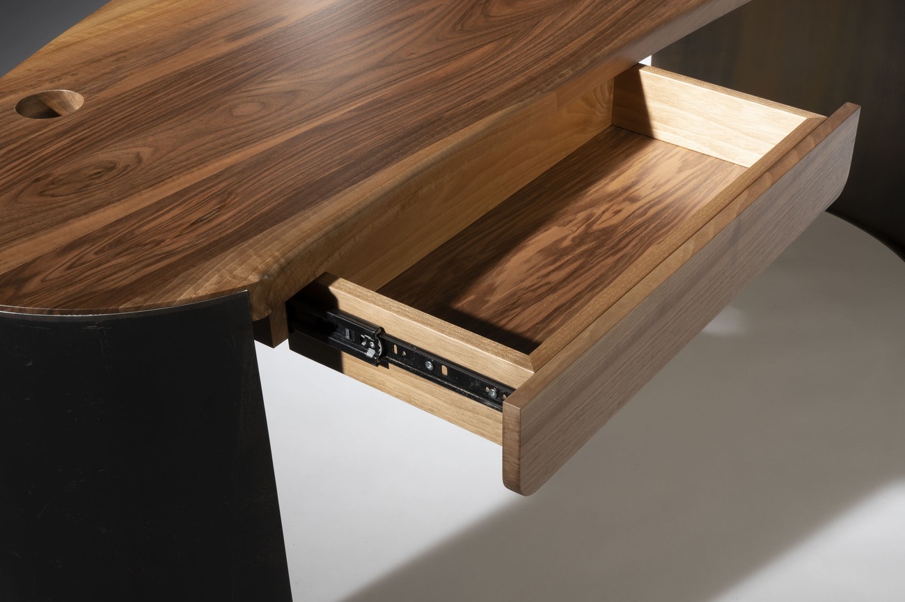 Bureau ébéniste design et sur-mesure ébéniste annecy bureau-arrondi-ebeniste-acier-noyer