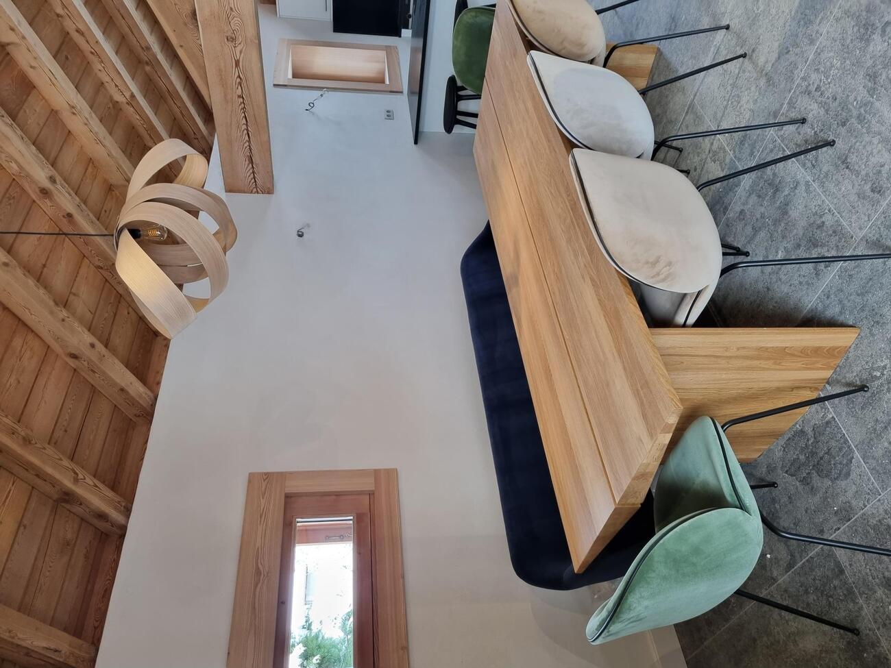 Bureau ébéniste design et sur-mesure table-design-appartement-chamonix