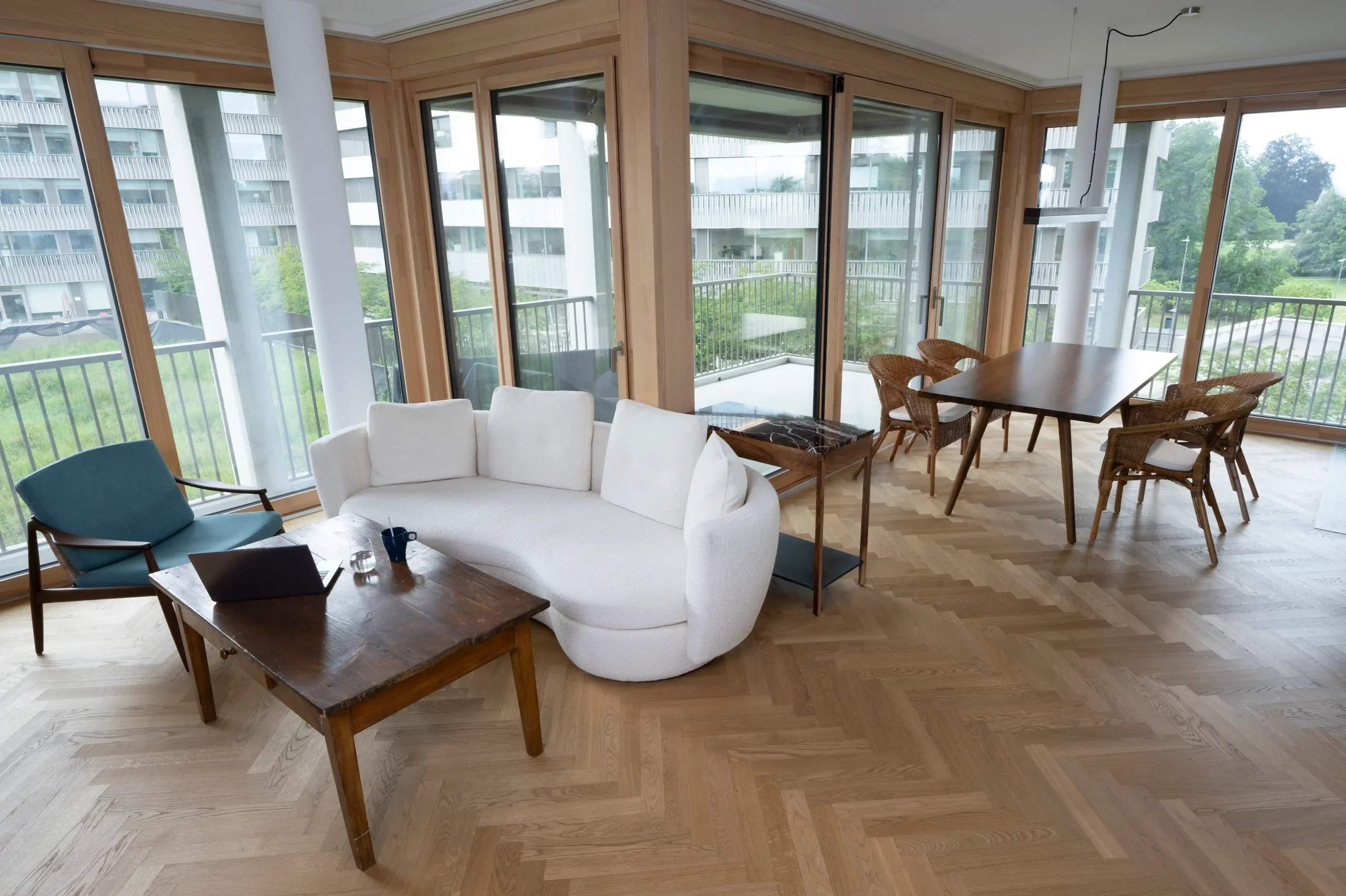 Dressing meuble entrée noyer massif avec miroir mobilier-sur-mesure